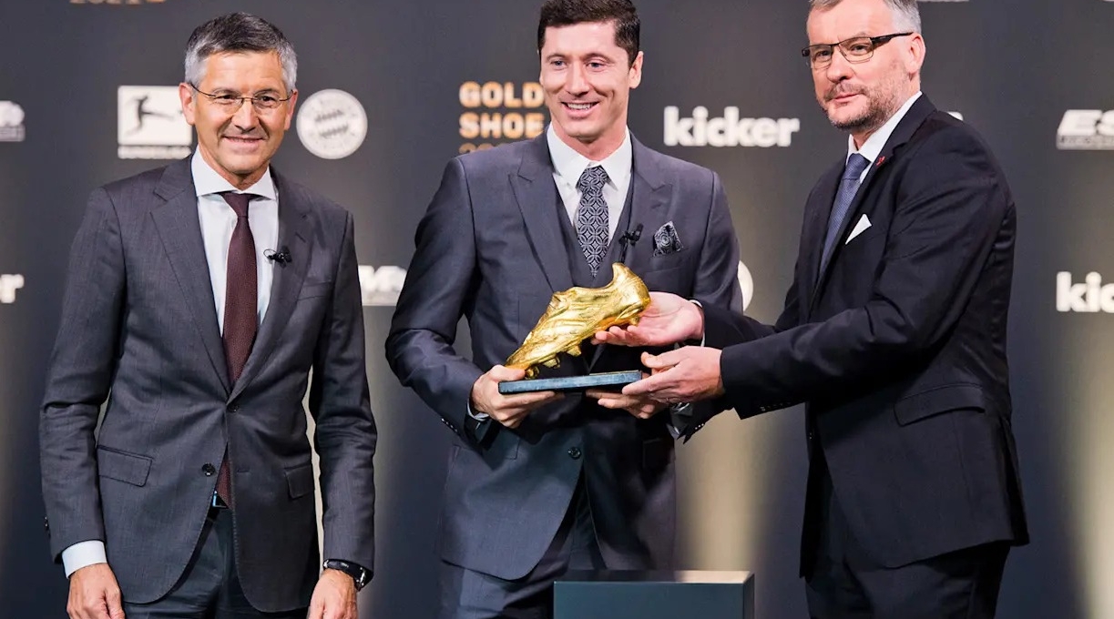 Lewandowski nhận giày vàng Châu Âu: Xứng đáng và cũng đầy thuyết phục