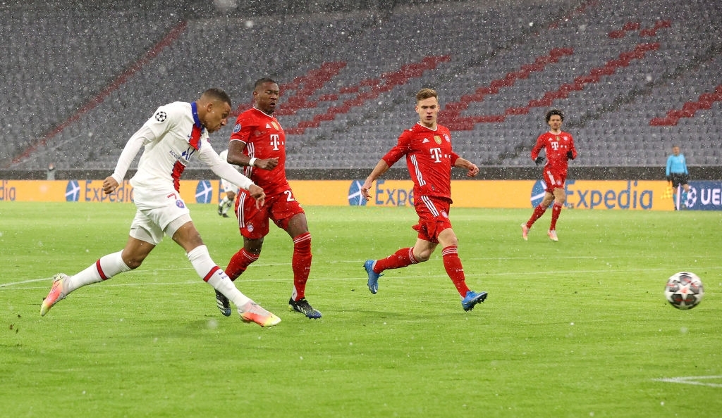 Mbappe 'kéo sập' pháo đài Allianz Arena