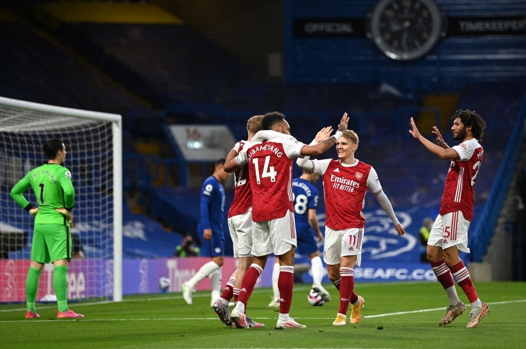 Chelsea thất thủ ngay tại Stamford Bridge
