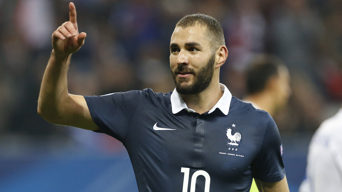 CHÍNH THỨC: Benzema tái xuất đội tuyển Pháp