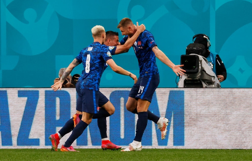 Lewandowski bất lực, Ba Lan trắng tay trước Slovakia