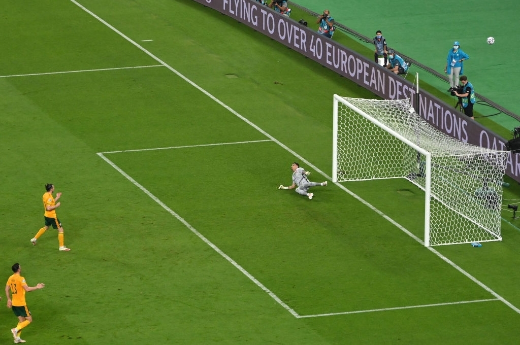 Siêu sao Gareth Bale và cú đá penalty tệ nhất lịch sử Euro