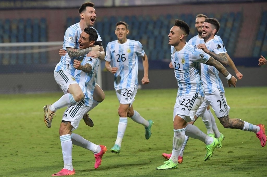 Argentina vào bán kết với sự thăng hoa của Messi