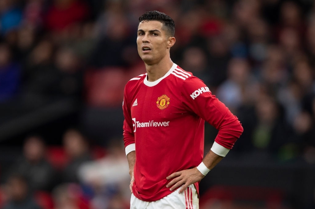 Cristiano Ronaldo bị loại khỏi top 5 cầu thủ vĩ đại nhất lịch sử