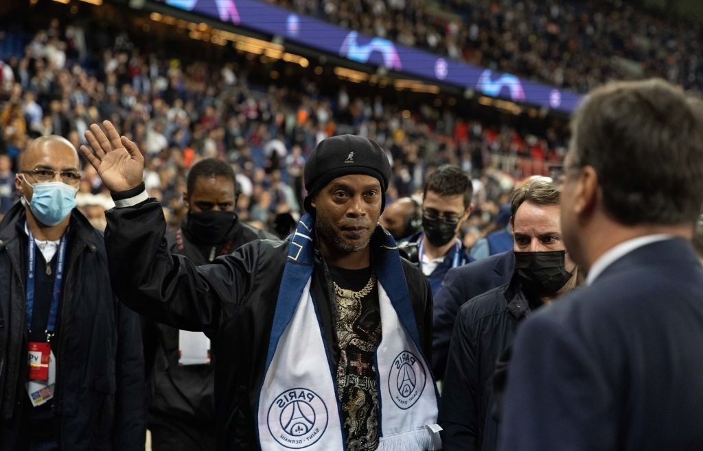 NÓNG: Ronaldinho đối mặt nguy cơ ngồi tù lần thứ 2