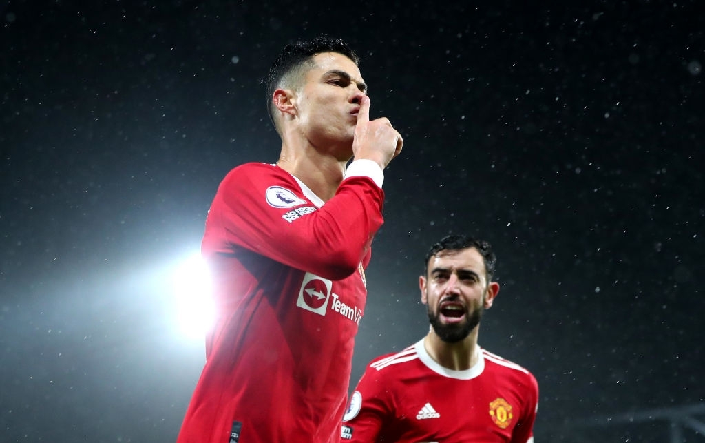 Ronaldo chính thức vượt Messi, khẳng định đẳng cấp số 1 thế giới