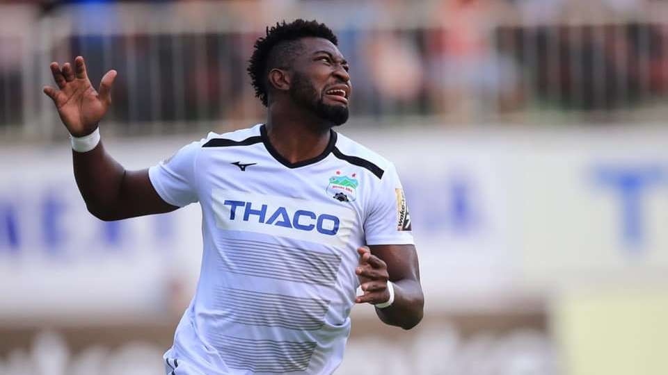 Cựu sao HAGL đá hỏng 11m, Hà Tĩnh thua tức tưởi trước đội bét bảng