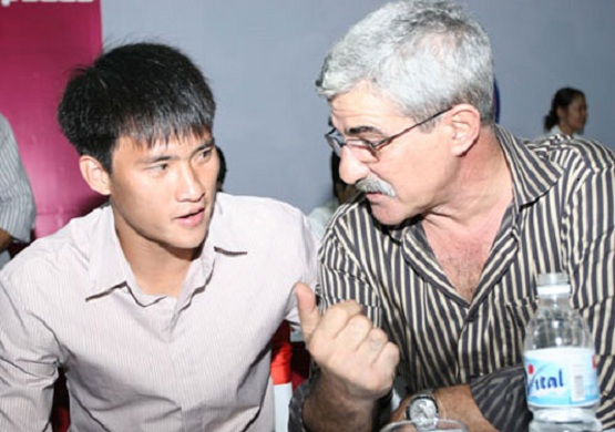 'Quay xe' với Công Vinh, HLV Calisto nhận nhiệm vụ mới ở châu Âu