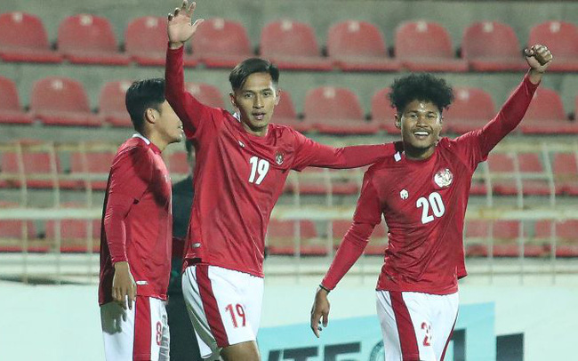 Đội bóng Đông Nam Á chơi lớn, mời thành công Barca lẫn Real về so tài