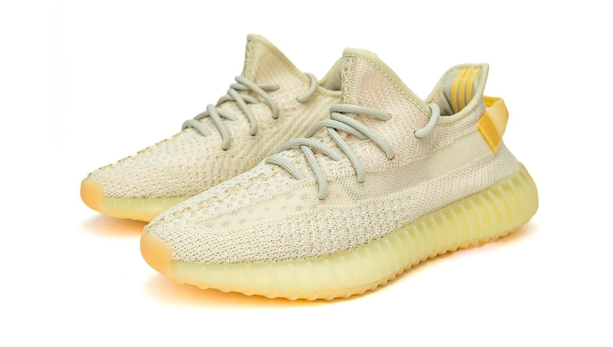 Chi tiết mẫu Adidas YEEZY BOOST 350 V2 'Light' sẽ đổ bộ mùa hè này