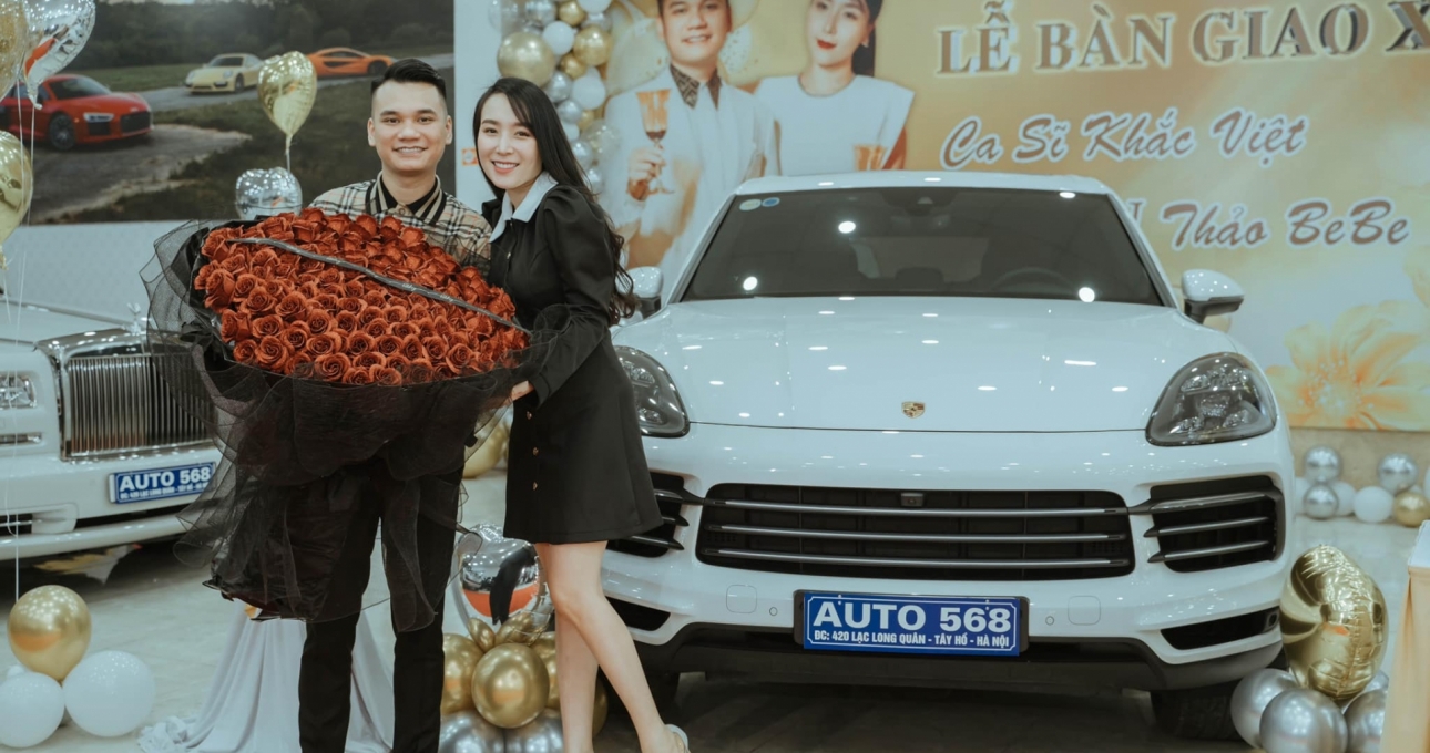 Ca sĩ Khắc Việt 'chơi lớn', chi 6 tỷ tặng vợ Porsche Cayenne nhân 8/3