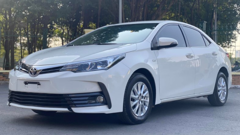 Giá bán Toyota Corolla Altis đời cũ 'lao dốc' sau khi thế hệ mới ra mắt