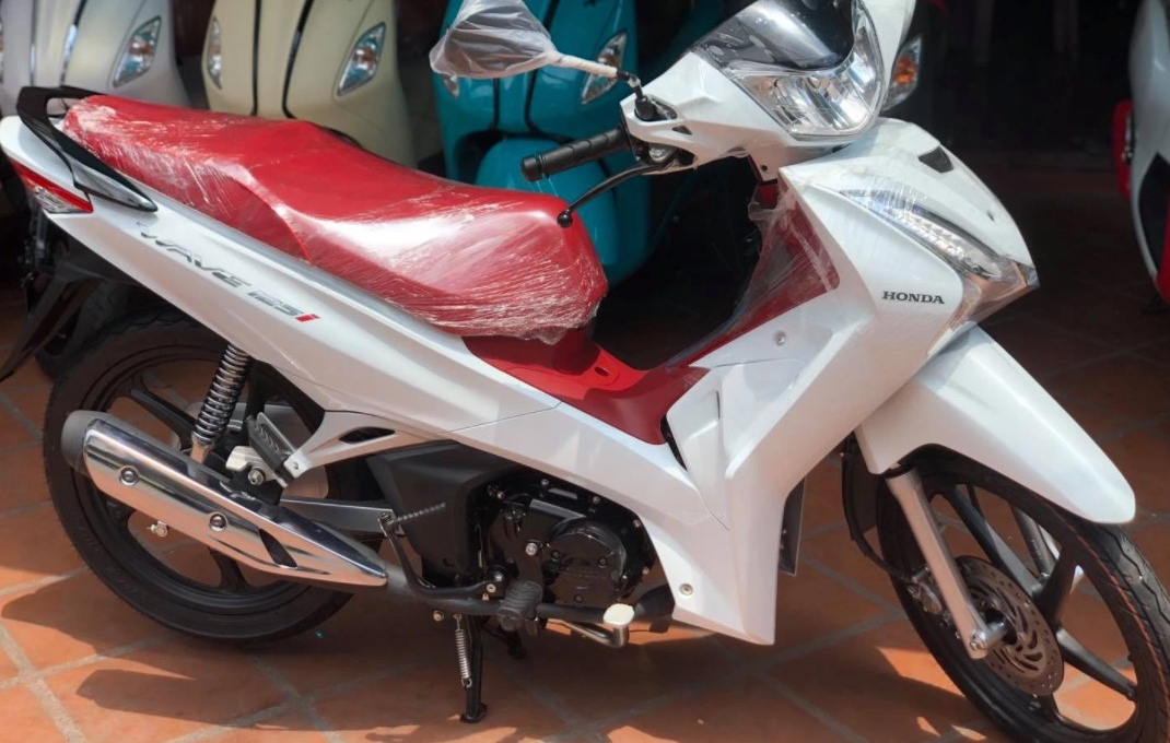 Honda Wave 125i nhập khẩu về Việt Nam, giá bán cao ngang SH 125i