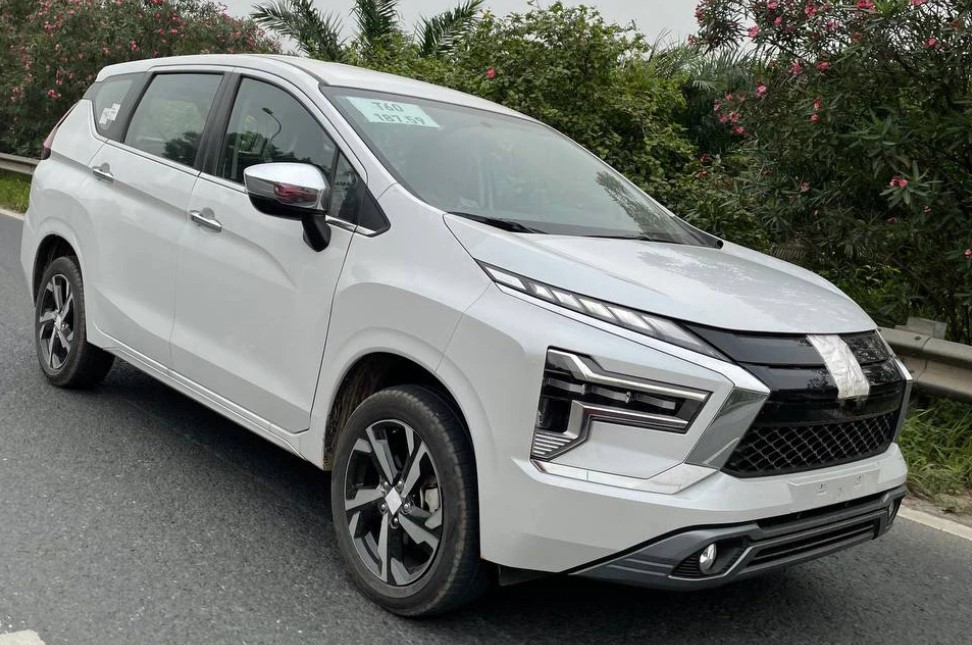 Dù chưa chính thức ra mắt Việt Nam, Mitsubishi Xpander 2022 đã có biển số và chạy trên đường