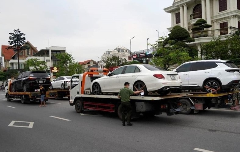 Điểm mặt dàn xe trị giá 20 tỷ đồng bị niêm phong của nguyên Chủ tịch TP Hạ Long