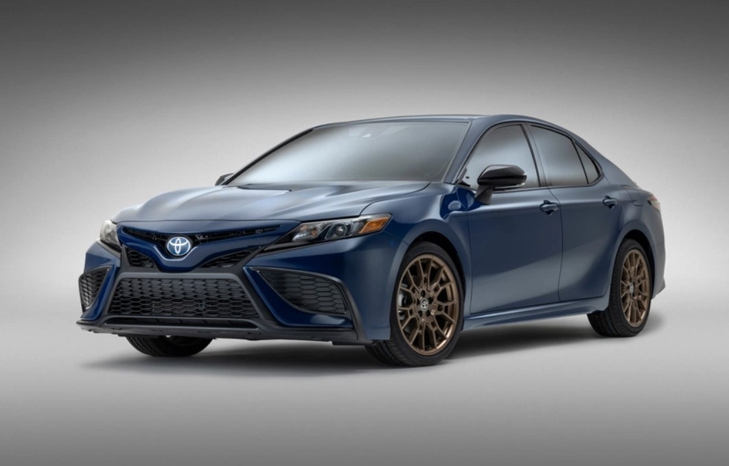Lạ mắt với Toyota Camry Nightshade Edition, phiên bản 'bóng đêm' thể thao