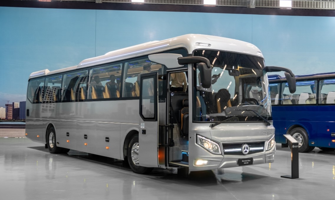 Cận cảnh xe bus 'hạng sang' Mercedes-Benz tại Việt Nam, nội thất ngập tràn trang bị