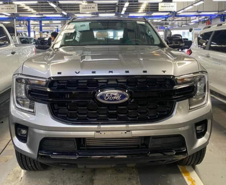 Ford Everest 2022 lộ giá bán dự kiến, chỉ từ 1,075 tỷ đồng, gây áp lực cho Fortuner
