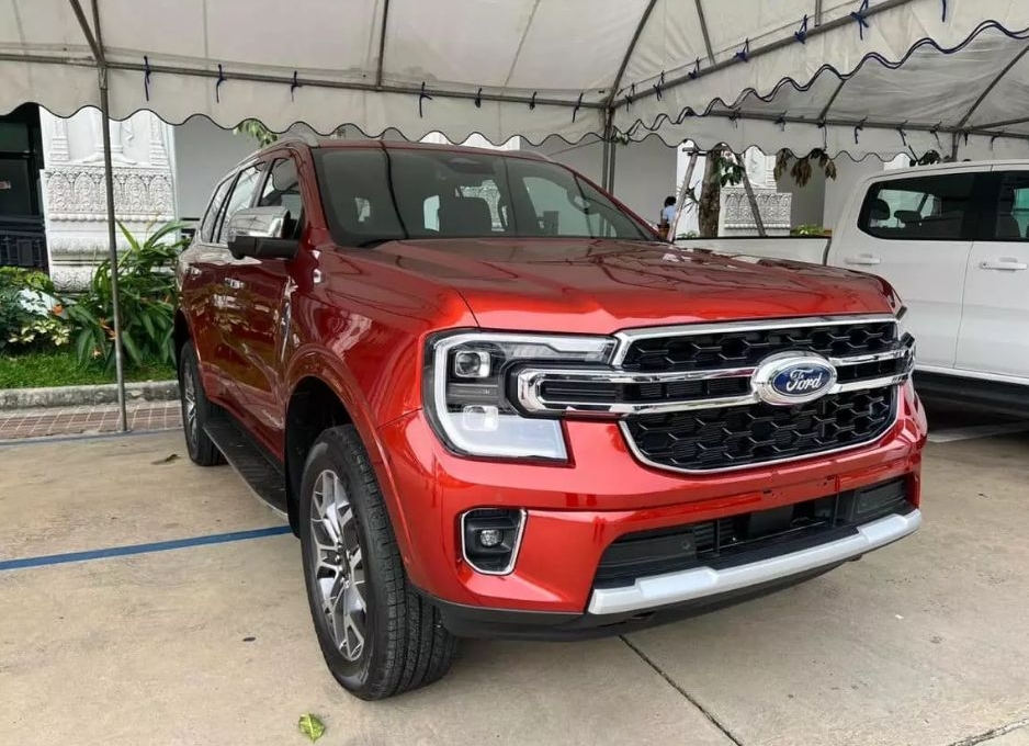 Dù chưa chính thức mở bán, Ford Everest 2023 đã loạn giá tại đại lý