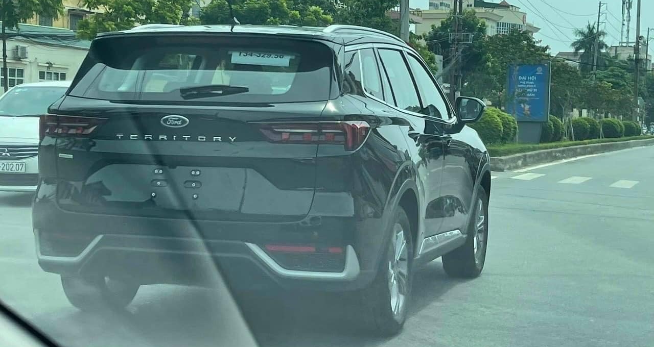 Ford Territory 2022 tiếp tục lộ diện 'trần trụi' trên phố, dự kiến tháng 10 giao xe