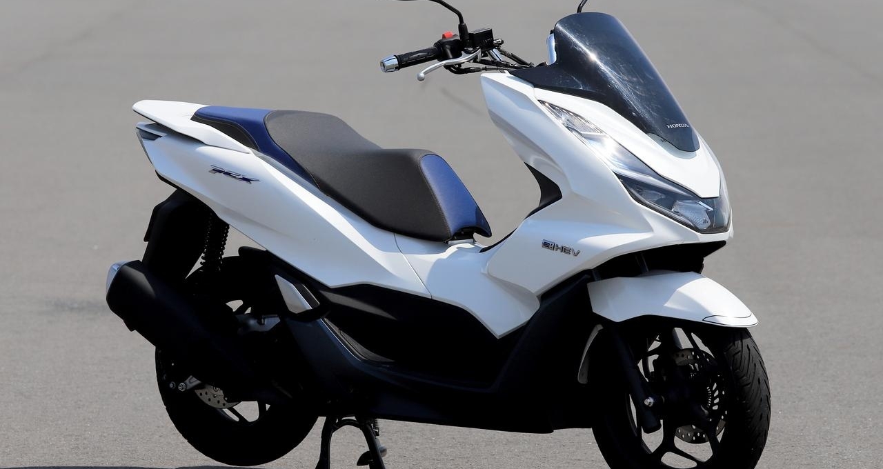 Honda PCX 2022 phiên bản tiết kiệm nhiên liệu 'rục rịch' về Việt Nam, Yamaha NVX 'lo sốt vó'