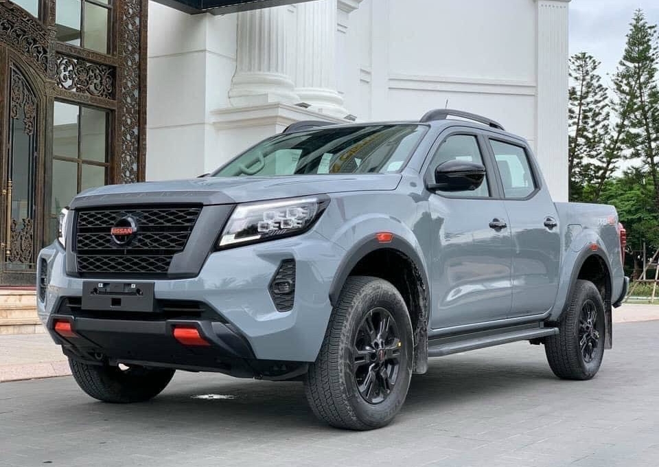 Nissan Navara 2022 chính thức 'lên kệ' với động cơ tăng áp kép mới, chốt giá từ 945 triệu đồng