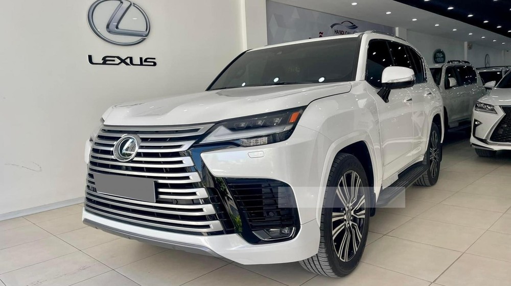 Xe chính hãng phải chờ 2 năm, Lexus LX 600 2022 nhập tư nhân đẩy giá hơn 3,2 tỷ đồng