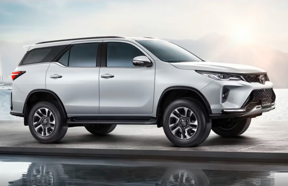 Toyota Fortuner 2023 chính thức ra mắt, cải tiến nhẹ thiết kế, thêm nhiều trang bị mới