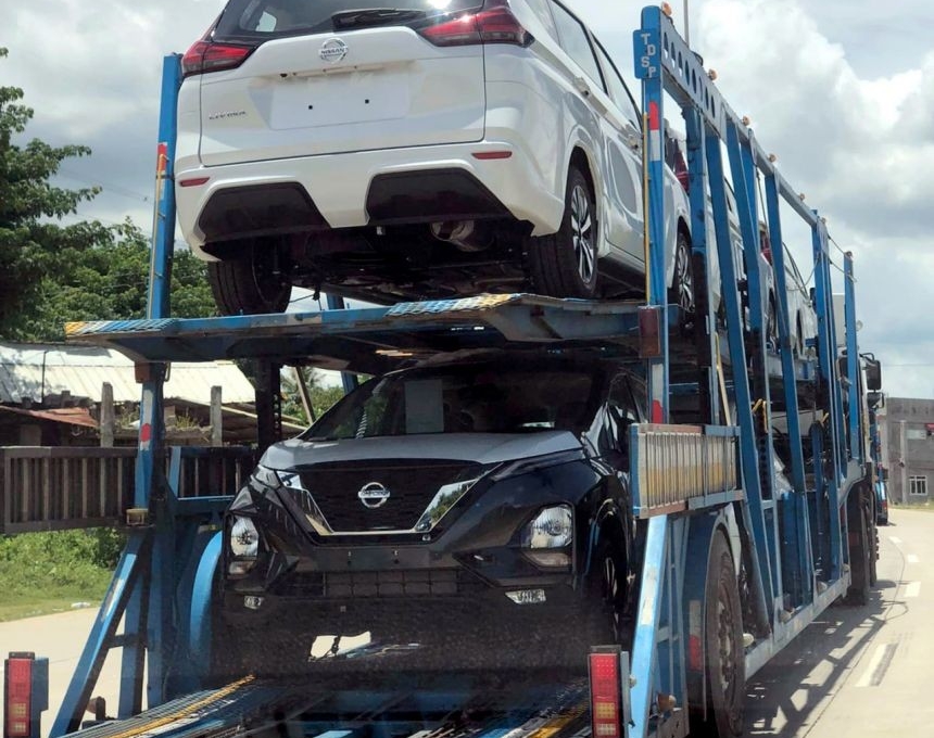 Bắt gặp 'anh em sinh đôi' với Mitsubishi Xpander trên đường phố Đông Nam Á, liệu có về Việt Nam?