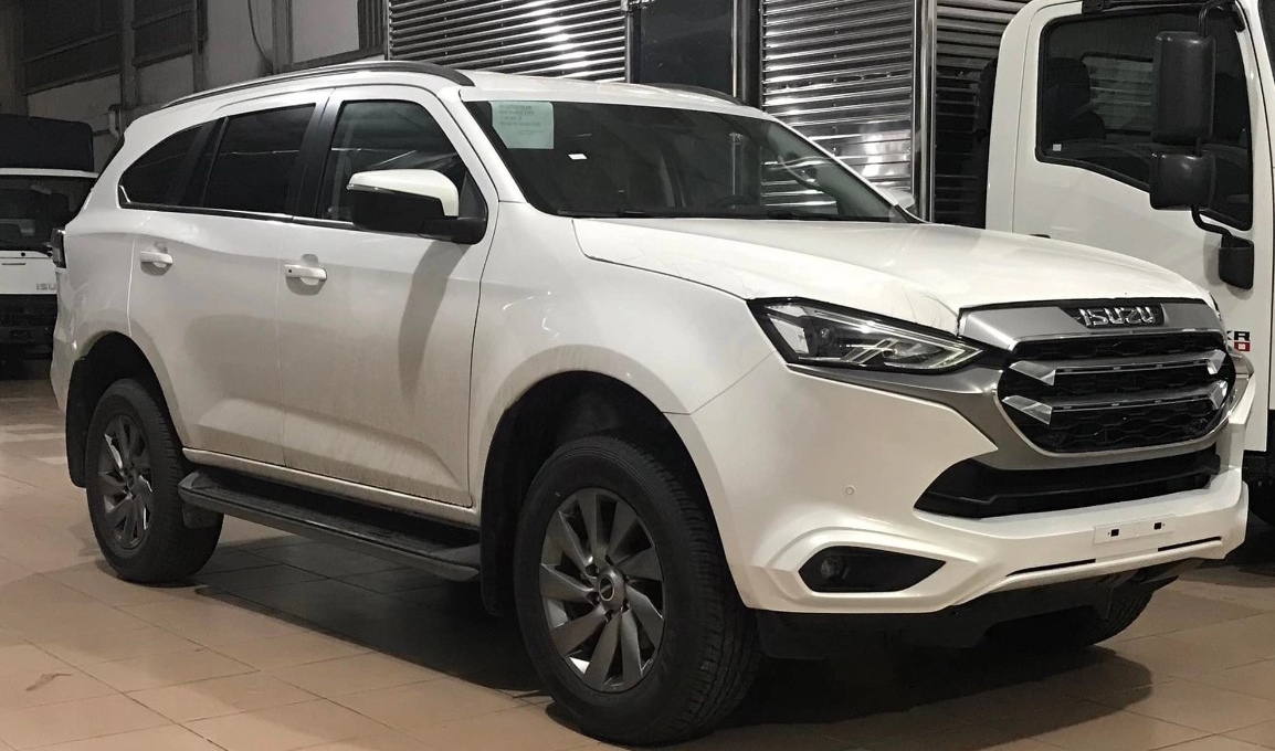 Vừa ra mắt, Isuzu mu-X 2022 đã giảm giá mạnh tại đại lý, quyết ganh đua Fortuner