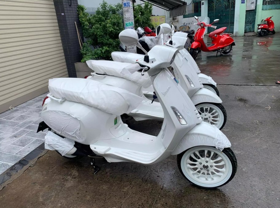 Giá xe Vespa Sprint Justin Bieber bị đội lên gần 100 triệu khi 'qua tay' dân buôn