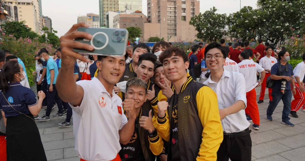 Các VĐV eSports hăng hái trong lễ xuất quân SEA Games 31