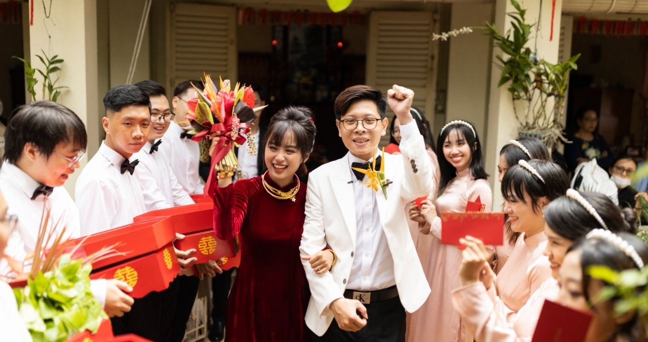 Bomman và Minh Nghi rạng rỡ trong ngày lễ vu quy