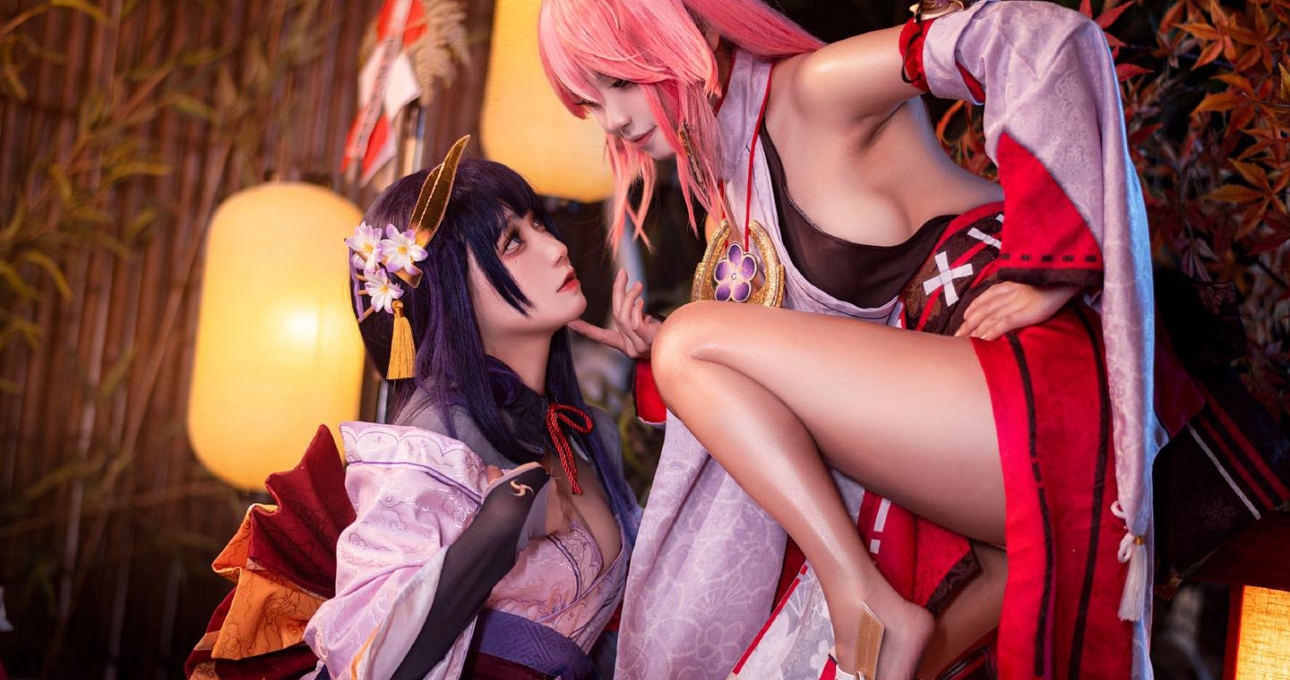 Cosplay đôi bạn thân Raiden Shogun và Yae Miko trong Genshin Impact