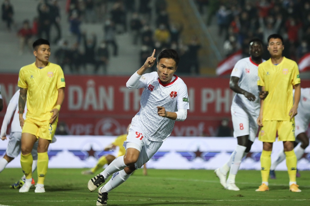 'Tướng' Nghiêm giúp Hải Phòng dẫn đầu V-League với 2 trận toàn thắng