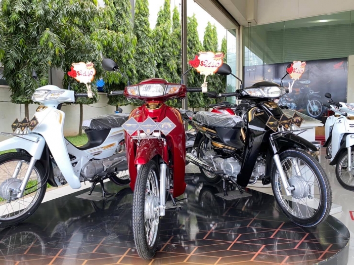 “Huyền thoại” Honda Dream 2021 bất ngờ về đại lý, giá đắt ngang SH mode