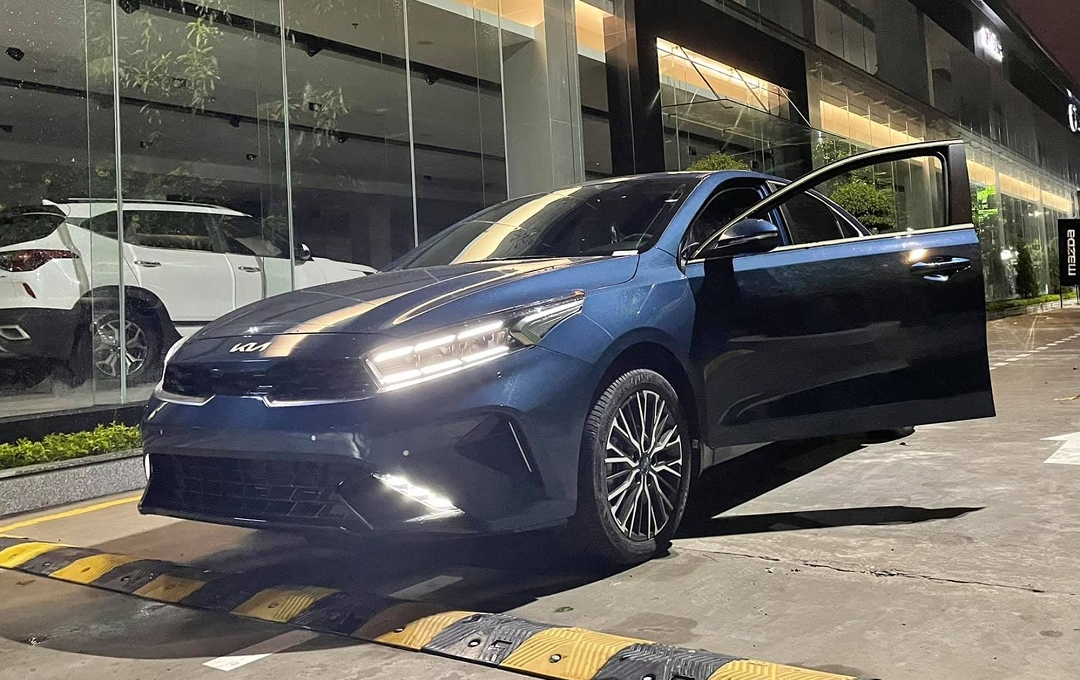Cận cảnh Kia K3 2022 vừa về đại lý: bản cao cấp đẹp không kém Mazda 3