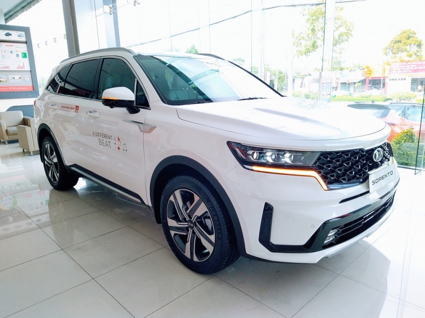 Kia Sorento “gây sốc” với giá bán mới, giảm mạnh 100 triệu đồng