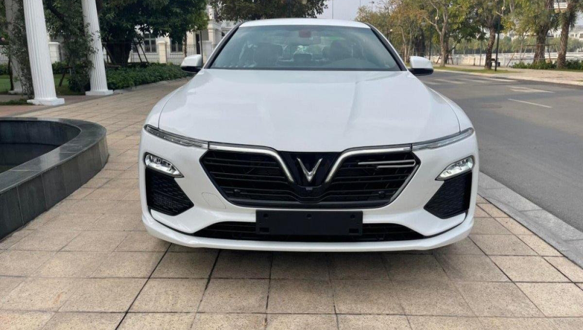 Xôn xao chiếc VinFast Lux A2.0 mới chạy 36km được rao bán với giá khó tin