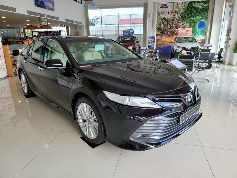 Giá xe Toyota Camry đời cũ giảm 'kịch sàn' sau khi Camry 2022 ra mắt