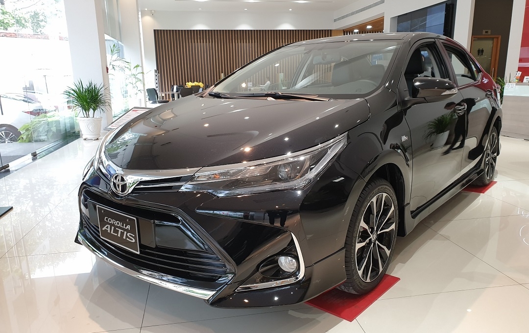 Toyota Corolla Altis giảm giá kỷ lục tới 85 triệu, quyết đấu Kia K3, Mazda 3
