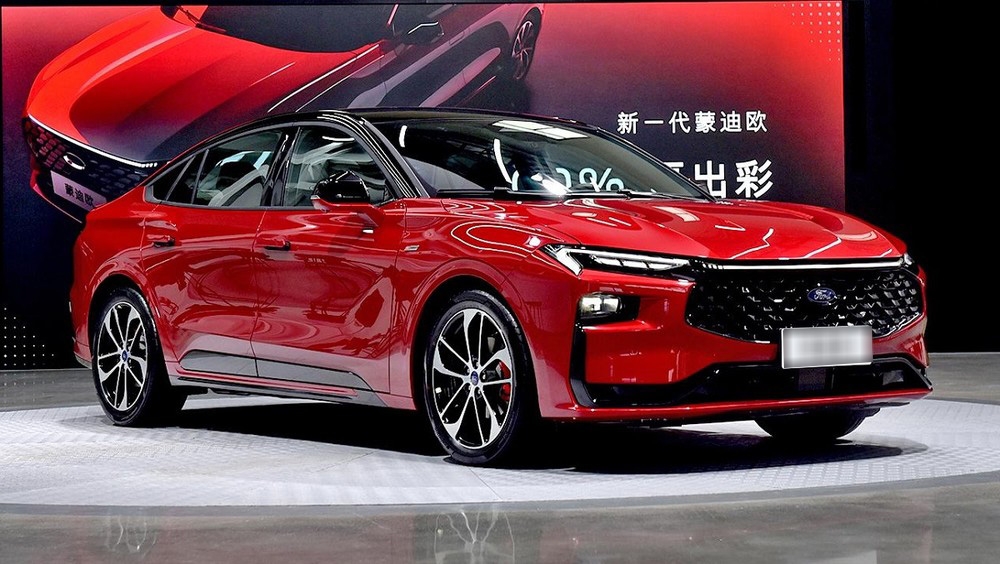 Sedan hạng D của Ford có phiên bản thể thao, màn hình “khủng” 43 inch