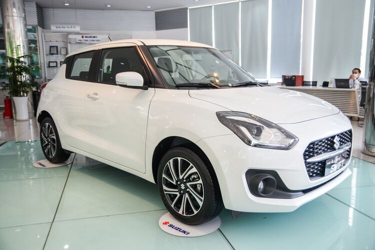Giá xe Suzuki Swift giảm xuống mức thấp kỷ lục, quyết đấu Vios, Accent