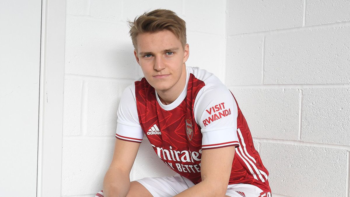 Martin Odegaard 'nắn chỉnh' các đồng đội trước trận đấu của Arsenal