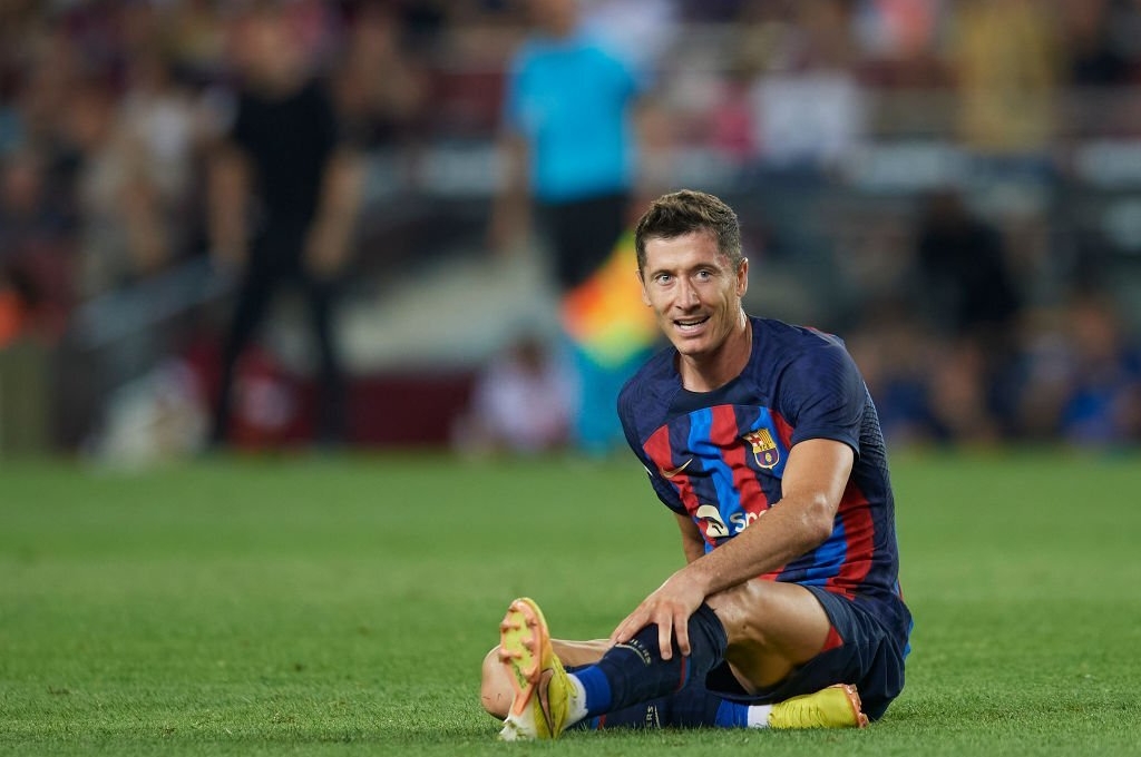 Thẻ đỏ tai hại! Barcelona nhận kết quả cay đắng trong ngày ra quân