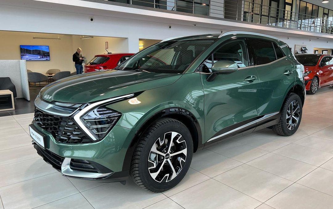 Ảnh thực tế Kia Sportage 2022 tại đại lý: màu cực đẹp, giá khoảng từ 720 triệu đồng
