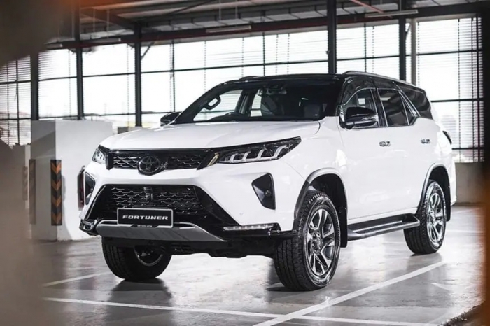 Toyota Fortuner 2023 chốt lịch ra mắt, có bản hybrid đấu Hyundai Santa Fe