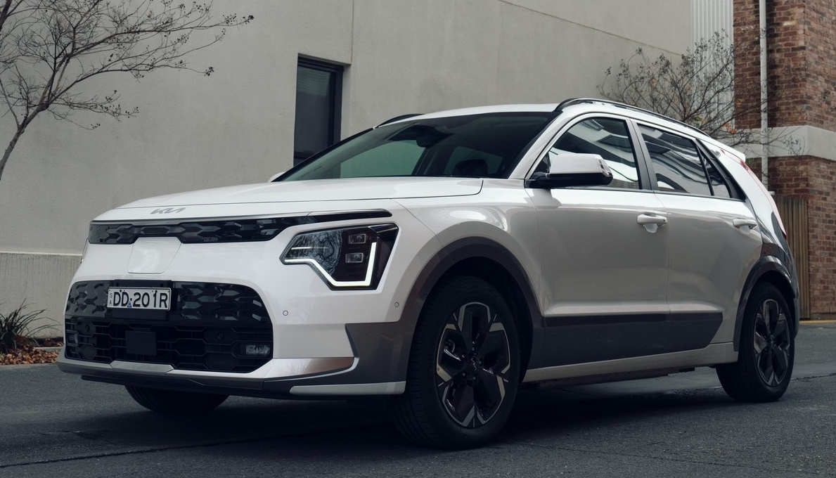 SUV cỡ C của KIA chốt giá từ 706 triệu đồng, có bản thuần điện đấu VinFast VF e34