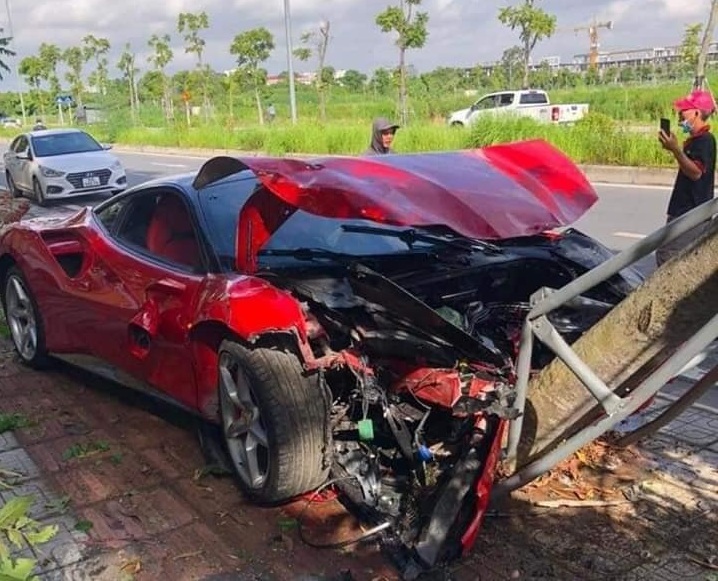 Ferrari 488 GTB gặp nạn tại Hà Nội có thể mất 6 tỷ tiền sửa, garage vẫn im lặng