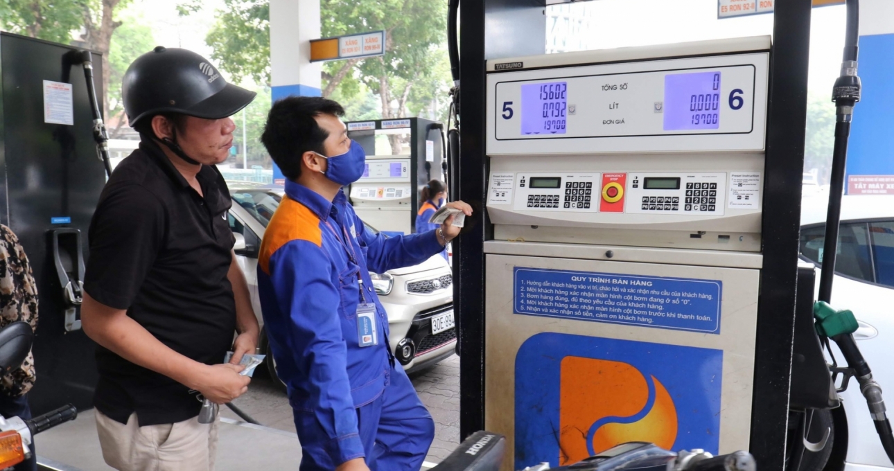 Giá xăng tiếp tục giảm mạnh từ chiều 11/8, mức thấp nhất trong 6 tháng qua